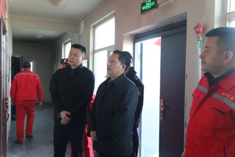 格爾木市領導蒞臨民爆公司督導檢查節(jié)前安全生產工作