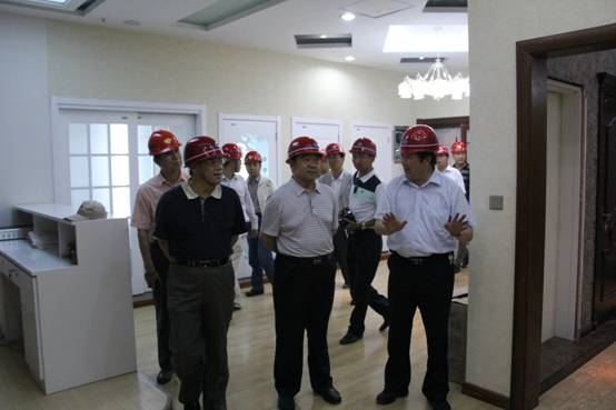 青海省經濟委員會黨組書記、主任，省國資委  黨委副書記、副主任吳海昆實地考察物產集團重點項目