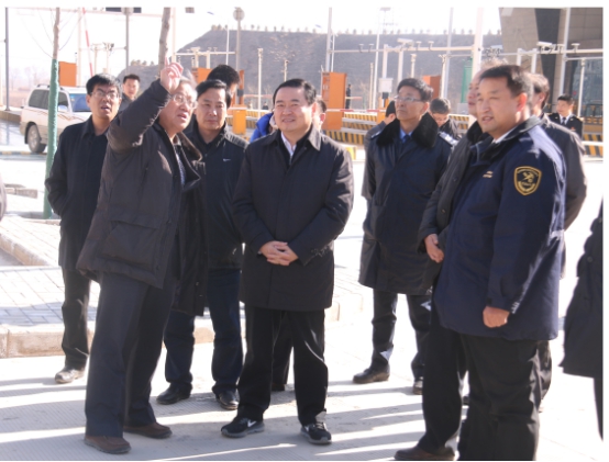 省委副書記、省長郝鵬視察青海曹家堡保稅物流中心