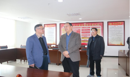 省委常委、省總工會主席馬吉孝等一行蒞臨青海物產(chǎn)集團公司視察，調(diào)研指導(dǎo)道路貨運企業(yè)建會、貨運司機入會等工作