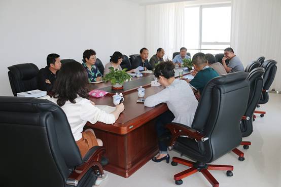 省商務(wù)廳副廳長(zhǎng)朱小青協(xié)同西寧海關(guān)、省檢驗(yàn)檢疫局一行深入企業(yè)就保稅物流中心封關(guān)運(yùn)營(yíng)